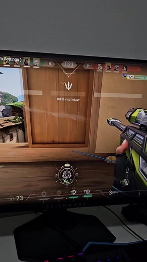 Comparativo de Monitores: Alienware AW2523HF vs Televisão