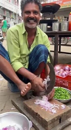 Foot Blade 😳 Indian food Vendor Cuts Onion | Indian Street Food