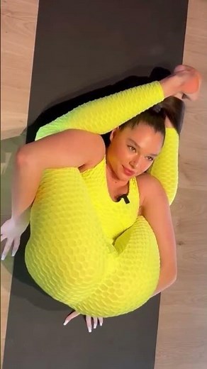 Flexible Girl Becomes a Human Pretzel