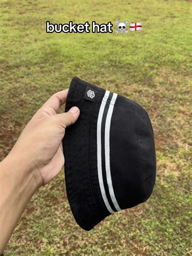 Gaya Kasual dengan Bucket Hat untuk Outfit Sehari-hari