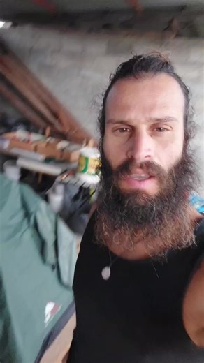 ΜΟΥΣΙΚΗ – ΕΚΦΡΑΣΗ – ΘΕΡΑΠΕΙΑ 🎵 Η μουσική είναι δόνηση που προηγείται των λέξεων. 🎶 Εκφράζει ό,τι ο νους δεν μπορεί να συλλάβει και η γλώσσα δεν τολμά να πει. 🫀 Κάθε ήχος αγγίζει απευθείας το νευρικό σύστημα και συνομιλεί με το σώμα. 🌊 Η μουσική παρακάμπτει τον έλεγχο και φτάνει στον πυρήνα της ψυχής. 🧠 Η έκφραση μέσω της μουσικής αποσυμπιέζει συναισθήματα που έχουν αποθηκευτεί σιωπηλά. 💧 Όταν η έκφραση ρέει, η ένταση μετατρέπεται σε επίγνωση. 🕊️ Η θεραπεία δεν συμβαίνει επειδή ακούμε μουσ