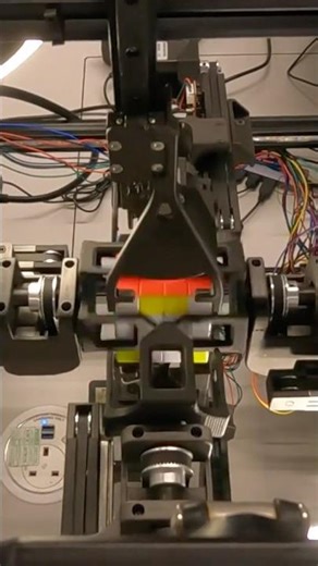 The Fastest Robot Ever… You Can’t Even Blink 😳 #record #machine