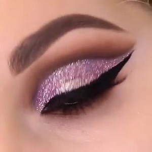 Visit our website for more video tutorials http://askthis.me/49/knotted-loop-waterfall-braid-hairstyle | Eyeliner