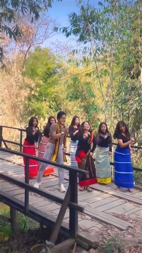 “Puba Thangba” Yanaba purakkhraba matung😂😂😂Perfect videographer 🎥 @huidrommichael52 🌸