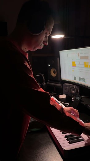 Путешествуем по красивым звуками вместе с миди клавиатурой Arturia