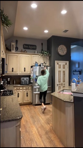 1.4M views · 10K reactions | Just like that  #funnyvideosdaily #couplepranks #couplegoals #pranksters #reels #funnycouple #pranks #justfun #bestpranks | Lindy and Jlo | Facebook