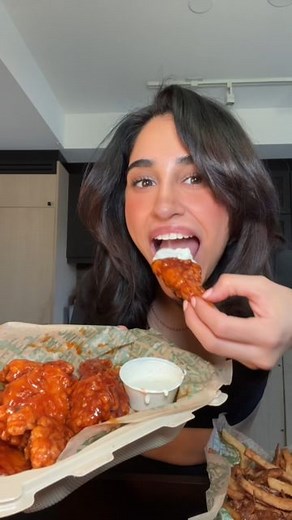 tasmin dhaliwal on Instagram: "TAG SOMEONE WHO NEEDS THESE 🤤 FIRST TIME TRYING @wingstopcanada AND IM OBSESSED 🥹✨ #"