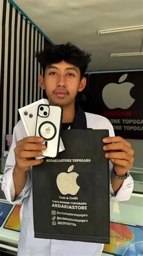 Masyaallah terima kasih orderannya guys😇semoga awet hp nya dan ditgg orderan selanjutnya🙌 📍jl poros topogaro tdk jauh dri hisana topogaro #fyp #ihip_indonesia_huabao_industrial_park #anaktambang #helmkuning #iphone