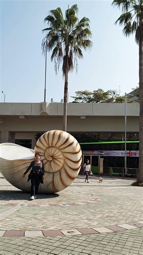 happy much while watching giant shell @mawan park