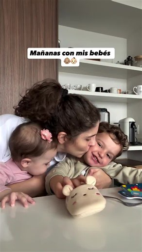 🤍🫰🏼 jajajajaja “Van a inyectar a mi amiguita y va a llorar” Siento que me lo preguntó 3 veces para asegurarse de que no lo iban a inyectar a él 🤣 #maternidad #toddler #bebe #slowmorning #mamade2
