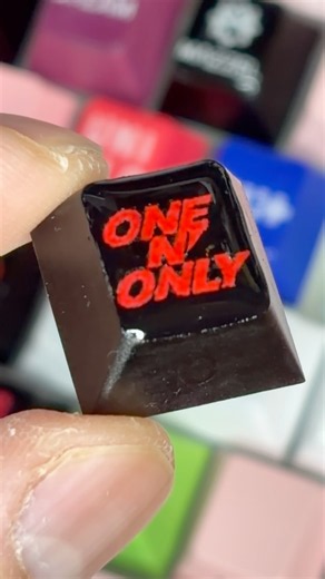 8/11【Ｏ】「ONE N' ONLY」のロゴをキーキャップに描いてみた#キーキャップ #keycap #keyboardart #お絵描き #カスタムキーボード