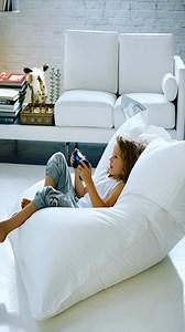 El Puf Rectangular XL Impermeable está en OFERTA SOLO POR $75.000.- ✔ Fabricado con materiales de primera: forro interior, cierre y velcro de seguridad. ✔ Relleno plumavit perla para máxima comodidad. ✔ Ideal para jardín, living, quincho, biblioteca, terraza, piscina ¡y mucho más!  Despacho GRATIS en Santiago  ¡No te quedes sin el tuyo! Haz tu pedido AHORA antes de que se agoten. | Funstore Chile | Facebook