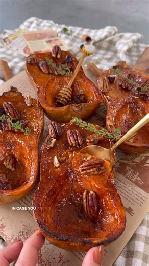Vesela Asenova| Recipe Creator | Roasted Caramelized Honeynut Squash with Candied Pecans and Thyme Ingredients: 2 honeynut squash 3 tbs butter, melted 2 tbs honey 1... | Instagram