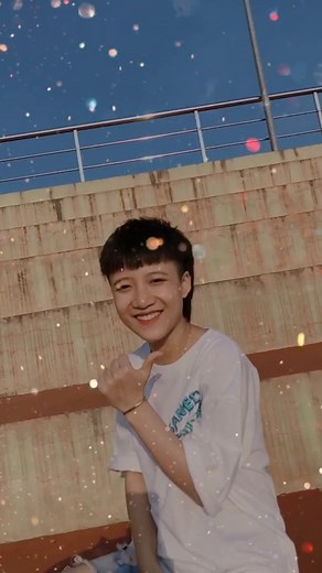 Casual Style Vibes: Heartfelt Moments on a Staircase