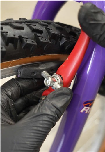 Installing cantilever pads on V-Brakes. Check out all my bike restoration videos on my YouTube channel (link in bio) #mtb #vintagebike #retrobike #90smtb #bikebuild #bikeservice #bikerestoration #bikerepair #restoration #bikemaintenance