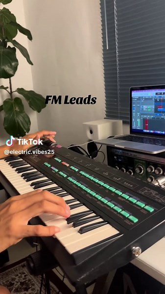 Yamaha DX100 Mono Leads Sound Exploration