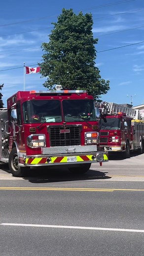 London Fire Department Engine 9 & Truck 9 Responding - Sirens & Lights