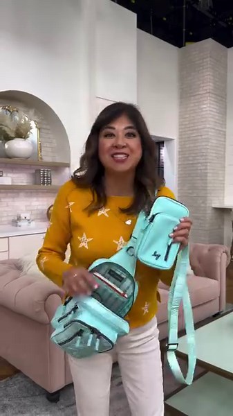 Say hello to the Tailback Belt Bag and the Pitter Patter. The NEWEST additions to QVC. Don’t miss the Tailback, TSV, and other NEW items during our full hour of Lug on QVC at 7 pm ET! Shop the Tailback: https://lug.life/TailbackQVC Shop the TSV: https://qvc.co/F43552 Shop Lug: http://qvc.co/Lug_Shop Watch live: https://lug.life/WatchLugNow | Lug