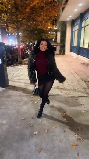 𝑨𝒎𝒃𝒚𝒓 𝑴𝒊𝒄𝒉𝒆𝒍𝒍𝒆 on Instagram: "Strutting into the holidays like... 🥰✨ #rockyourworld #model #walk #fyp #explore"