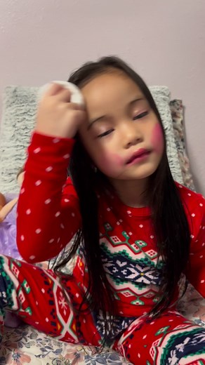 Cute and funny as can be, putting on makeup #cute #Ella #คลิปสั้นreels #makeuplook #funnyshorts #funnymoments #reelsforyou #reelsviralシ #asian #thai #laos #silly #kids | Penni Yasa