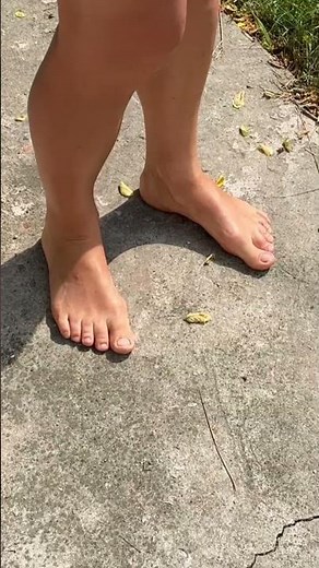 summer barefoot dancing 🌺👣🌺 subscribe to see more