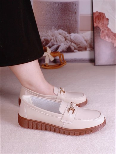 Chic Leather Flats for the Stylish Woman