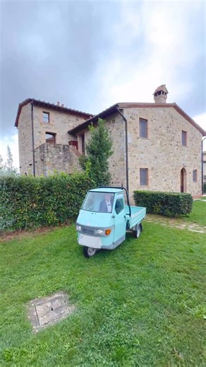 Charming Apartment in Tuscany for only 160.000€! 🏡🇮🇹 Charming 70 sqm Tuscan apartment in a beautifully maintained hamlet of 20 units, each with private garden and entrance. Features 2 bedrooms, 1 bathroom, and a cozy living area with open-plan kitchen. Authentic Tuscan style with terracotta floors and beamed ceilings creates a warm atmosphere. 🍷☀️ Built in 2007, the property blends rustic charm with modern comfort. Includes shared swimming pool, private parking, and €200/month HOA covering p
