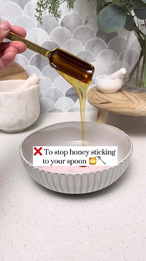 Clever Non-Stick Honey Spoon Hack for Your Kitchen