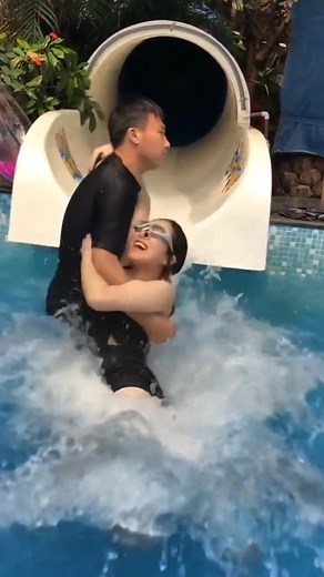 #chinesegirl #beauty #waterslide #waterpark #FunAtWaterpark #WaterSlideVideos #foryou #fyp #swimsuit #waterfun