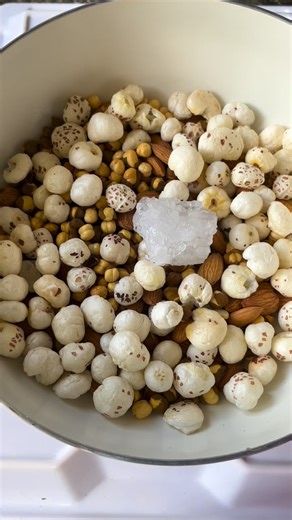 Good Food on Instagram: "Homemade Mass Gainer Recipe | Add 1 Scoop of mass gainer for full fill 1000 Calories, | Weight Gaining Drink 🏋️‍♀️ When choosing a mass gainer drink using this simple Indian 📝 ingredients —: 👉Roasted chana 👉Almonds 👉Makhana (fox nuts) 👉Mishri (for taste) No chemicals, no artificial powders — just pure homemade power! 💪✨ This drinks usually contain a mix of proteins, carbohydrate, and other nutrients for muscle growth and recovery, Perfect for skinny guys, gym begi