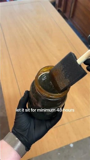 How to Make Your Own Wood Stain With Vinegar and Steel Wool! #diy #easycraft #furnitureflip #wood