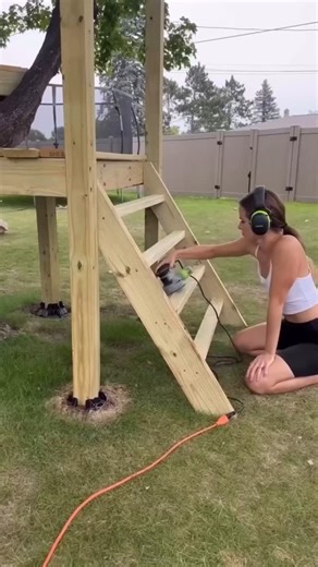 Melissa Woods - DIY & Design on Instagram: "The treehouse build was EPIC! Not much can stand in my way when I get an idea in my head. Would you ever build something like this for your kids?! #treehouses #treehousebuild #diytreehouse #diyplayground"