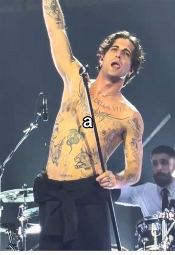 As I was searching for live videos of Damiano on his 2025 tour, I kept coming across clips of “Le Tasche Piene di Sassi” and wondering what song it was… There’s something unmatched about him performing in Italian. I remember Damiano saying that he wouldn’t want to mix languages on the same record, since the English and Italian material would have to be packaged and promoted completely differently, which makes complete sense. In that conversation, he also implied that there’s a possibility of him