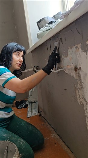 Марина. on Instagram: "Штукатурка Knauf Rotband имеет несколько преимуществ, делающих ее популярным выбором для выравнивания стен и потолков. Она подходит для различных поверхностей, включая бетон, кирпич и гипсокартон, и может быть использована в помещениях с повышенной влажностью. Одним из главных преимуществ является возможность нанесения толстого слоя (до 5 см) за один раз, что упрощает выравнивание поверхностей."