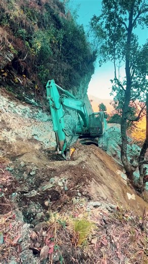 Kobelco Excavator Building Risky Mountain Road | Excavator Planet