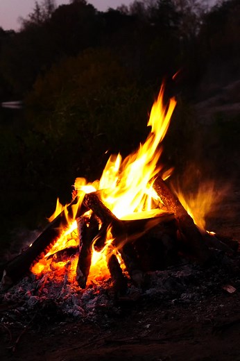 Relaxing Campfire by the River | 4K Nature Video