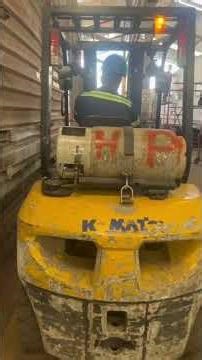 Moviendo la mancuerna con el montacargas #montacargas #ferrocarril #trenes #railway