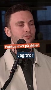 fter examen 2015 jobbade Pontus Olausson, 32, några månader på Tjörns sparbank. Sedan dess har han inte haft ett riktigt jobb. Inkomsten har han löst genom att handla med aktier. Se och läs mer: https://ow.ly/Xu6150QIgkt | Göteborgs-Posten