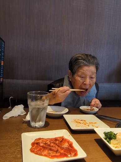 84歳ヨシ子、ワンカルビ食べ放題で爆食！