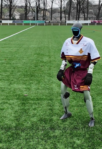 Harold the Robot to Bring Out Match Ball!