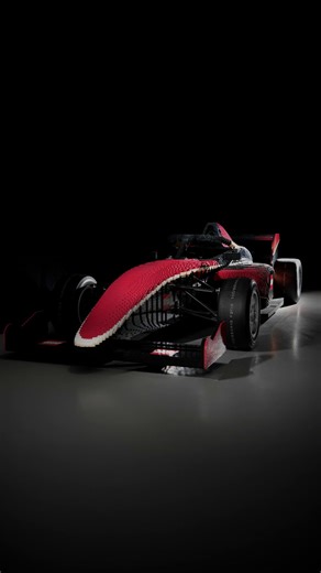 300.000 LEGO Steine, 480 Stunden Arbeit, 633 kg pure Präzision – das LEGO Racing Team Car des GP Explorer in Originalgröße. Ein wahres Kunstwerk - vom Meisterbauer Riccardo Zangelmi. #GPExplorer #LEGO | LEGO