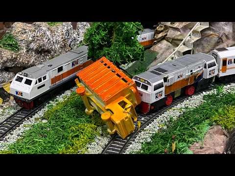 Drama Merakit Mainan Kereta Api Remote CC206,CC203 Anjlok Dari Rel Tabrak Truk Di Depan Terowongan