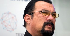 Putin bestows friendship award on actor Steven Seagal