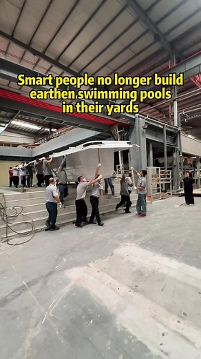 Smart people no longer build earthen swimming pools in their yards. Look at this smart swimming pool. Put it on the ground, connect it to water and electricity, and you can swim or surf. When not in use, cover it with a lid to keep it warm and dustproof.#swimspa #hottub #Infinitypool #smartpool #heatedpool