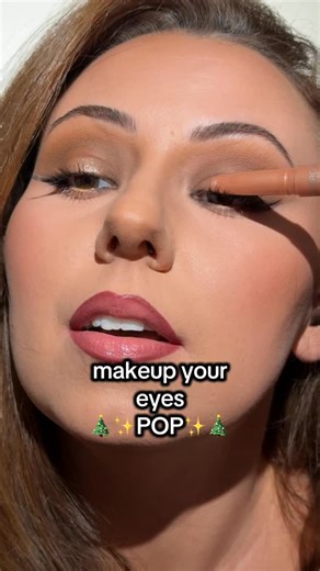 Rose Siard on Instagram: "✅‼️SAVE THIS if you love a pop of sparkle ✨👏🏻🤍 and make sure you don’t miss the tutorial on my story and this look on my SAVED HIGHLIGHTS ✨✅‼️ #viralmakeup #makeuphacks"