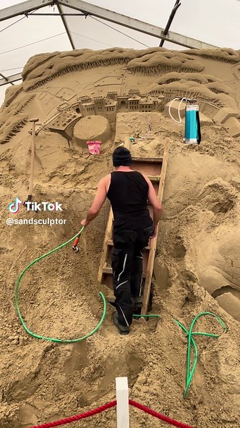 Sculpting Sand Castles with Leonardo Ugolini