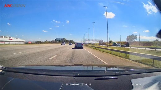 💯 Most people think driving is just transport. In close protection, it’s often the primary protective skill. Protective driving isn’t about speed for its own sake. It’s about reading lanes, committing to safe gaps, and predicting movement before it happens — under pressure, with real consequences. At higher levels, you’re not reacting to traffic. You’re reading flow, intent, hesitation, and opportunity — seconds ahead. Hesitation, not speed, is often the real danger. This is where the differenc