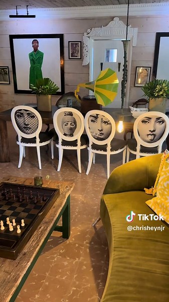 It rubs the lotion on the skin | lotion