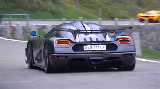 Koenigsegg One:1 V8 hypercar Accelerating