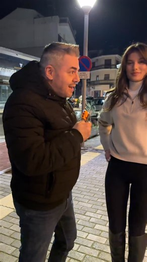 Mousiko Vagoni on Instagram: "Βελεστίνο έχεις μήνυμα‼️ 🎙️ Πέτρος Πολυχρονίδης και Νατάσα Κουβελά σας καλούν μέσα από το Μουσικό Βαγόνι στην Κυριακάτικη αποκριάτικη παρέλαση στο Βελεστίνο, την οποία και θα παρουσιάσουν‼️"